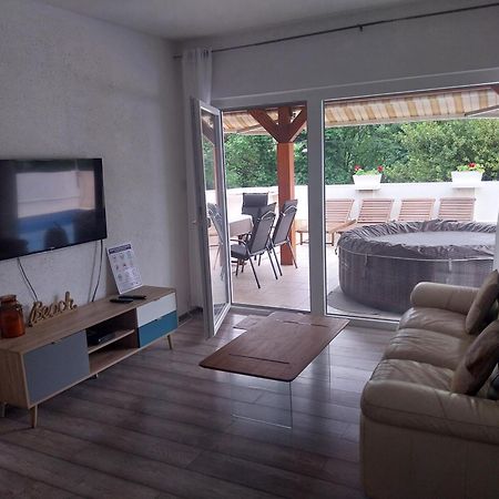 Vila Brig 108 - Private Swimming Pool And Jacuzzi リエカ エクステリア 写真