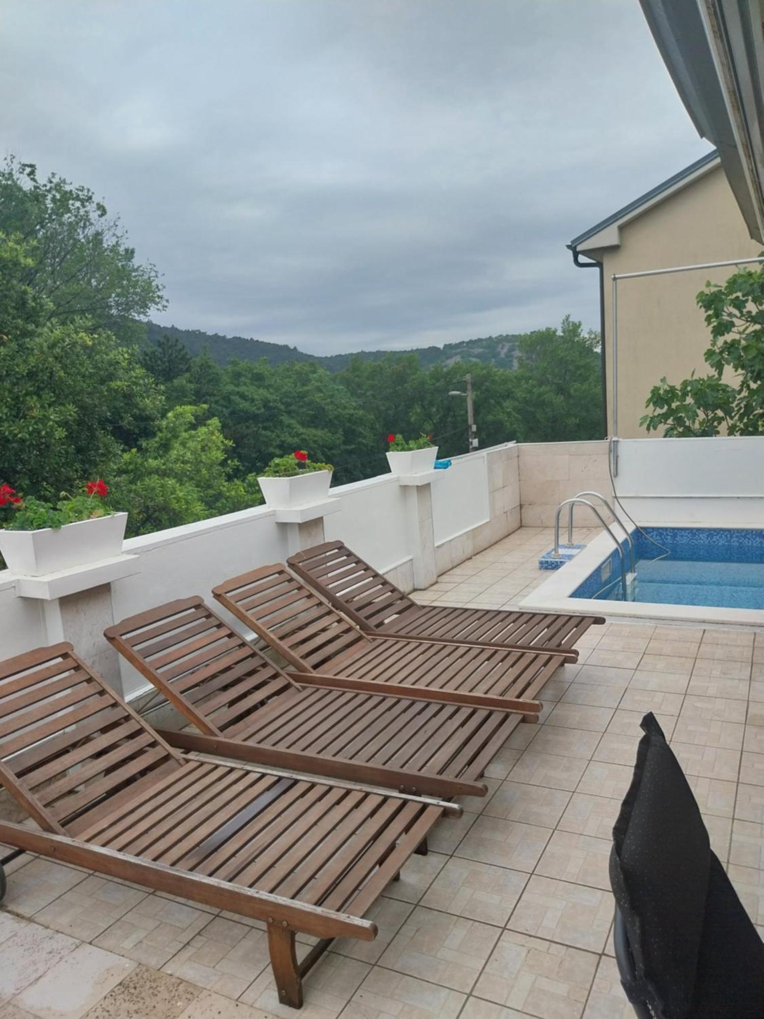 Vila Brig 108 - Private Swimming Pool And Jacuzzi リエカ エクステリア 写真